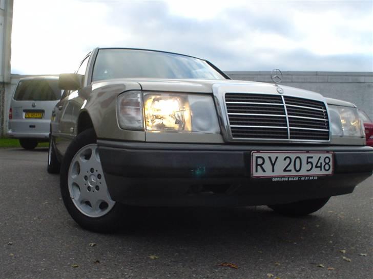 Mercedes Benz W124 - 260E (SOLGT) billede 1