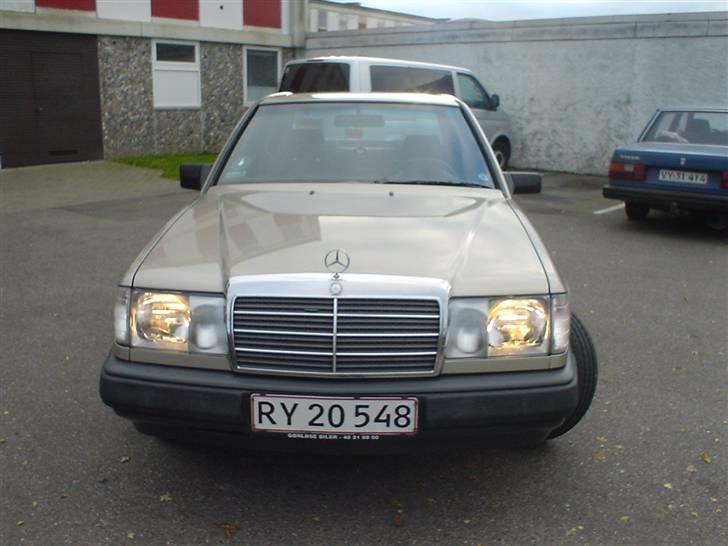 Mercedes Benz W124 - 260E (SOLGT) billede 2