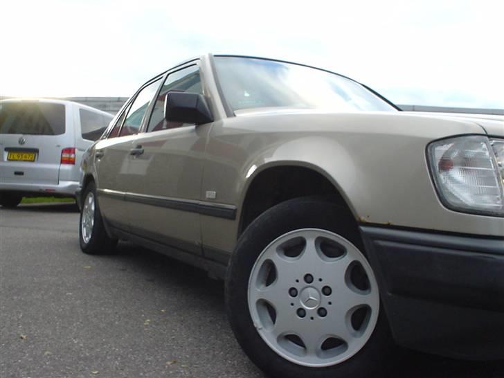 Mercedes Benz W124 - 260E (SOLGT) billede 4