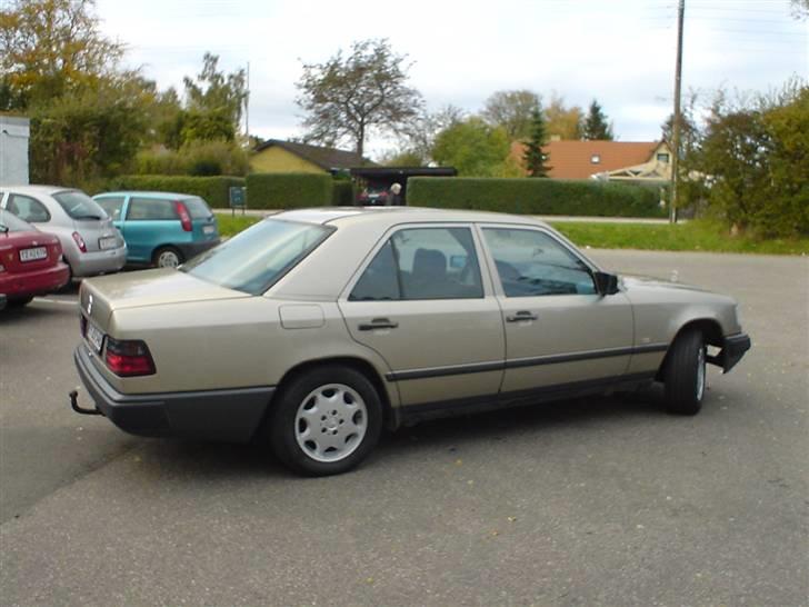 Mercedes Benz W124 - 260E (SOLGT) billede 9