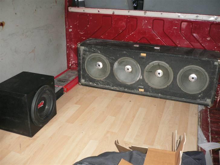 VW transporter solgt - mine 5 subs og mine 2 forstærker billede 15