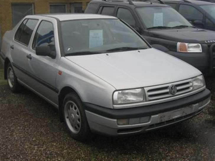 VW vento 1.8i *SOLGT* - billedet taget mens den holdt tilsalg... nye kommer billede 1