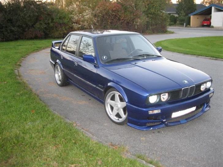 BMW 320I ( SOLGT ) - Det er lidt svært at fange den perlemors farve.. hmmm billede 1