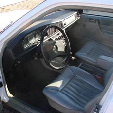Mercedes Benz 190e  (SOLGT)