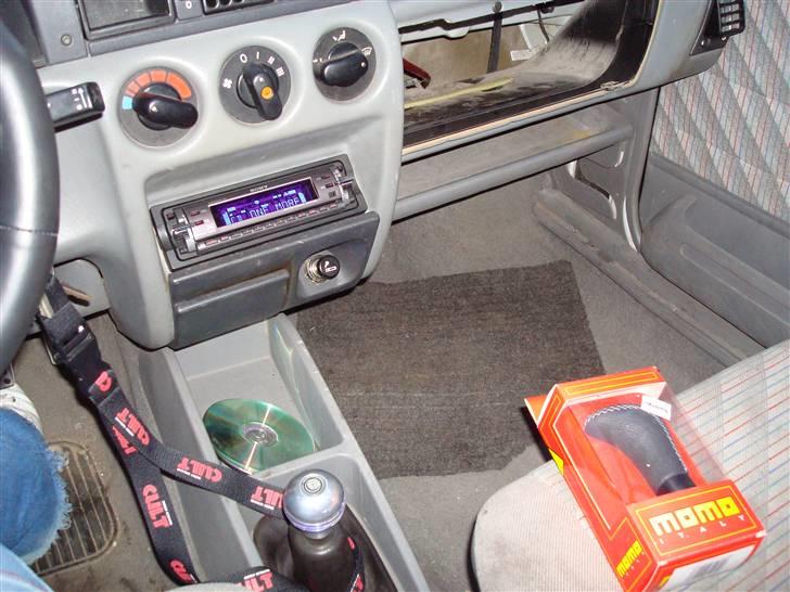 Opel Corsa A *Solgt* - Sony Headunit og momo Knoppen billede 8