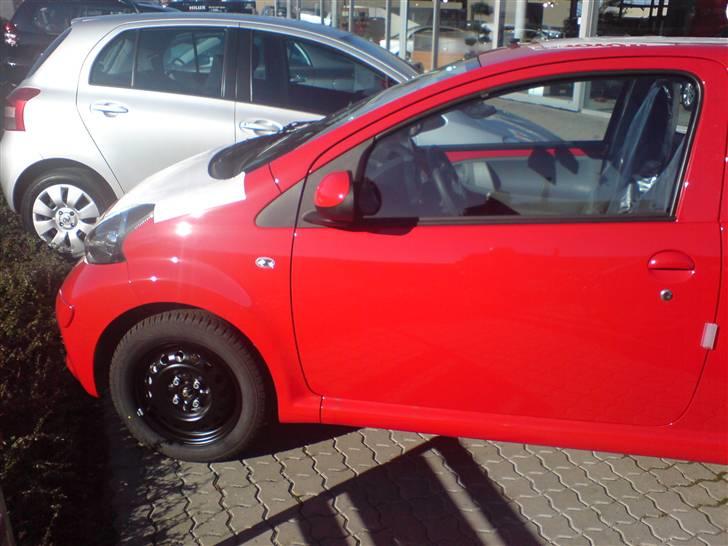 Toyota Aygo + - En halv time efter Toyota havde modtaget den :) billede 2
