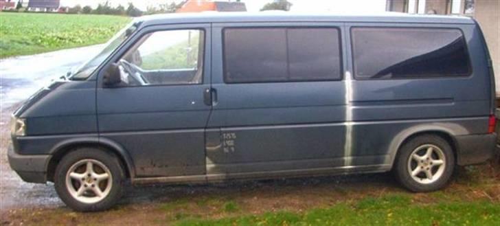 VW Caravelle BUS - Sådan så bilen ud inden vi gik igang med renoveringen..  billede 6