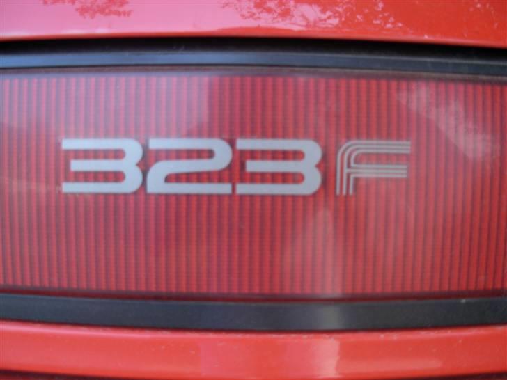 Mazda 323 F billede 2