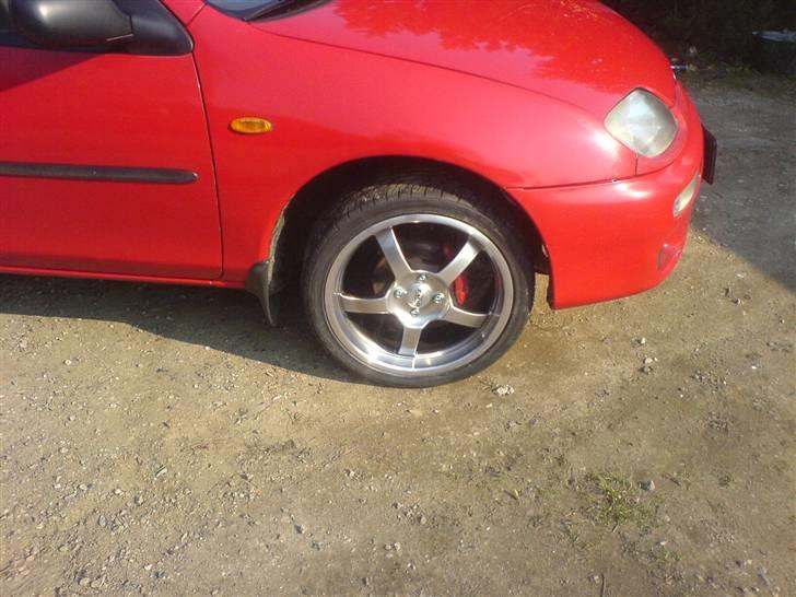 Mazda 323 C. solgt - alu fælge billede 3