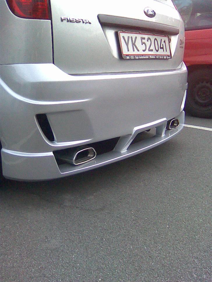 Ford Fiesta - lidt mørkt billede.. men fronten.. billede 7