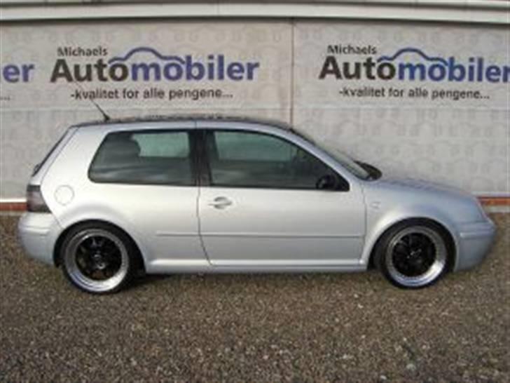 VW Golf IV TDI Solgt! - Her er B-stolpen blevet lakeret bl.sort. billede 4