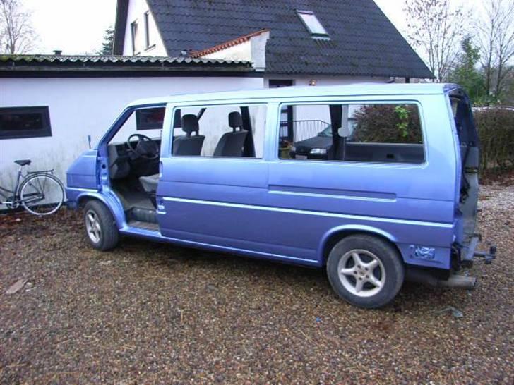VW Caravelle BUS - Første billede efter maleren var færdig med den.. billede 7