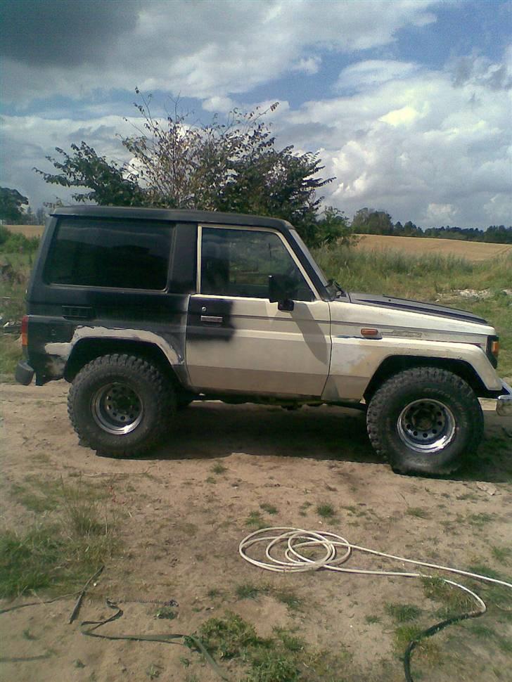 Toyota LJ70 2.4TD- - Så lige få lavet skærmforørgere og malet den, perfekt.  billede 12