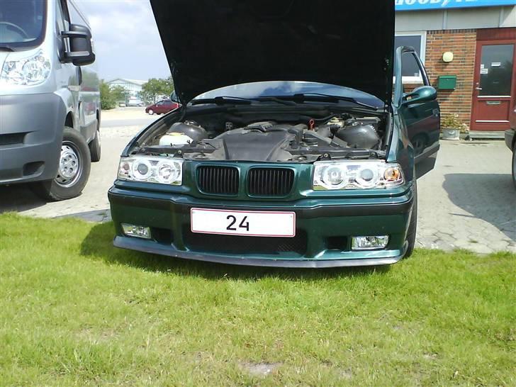BMW E36 320i Aut. SOLGT - Efter monteringen af de nye tågelygter billede 18