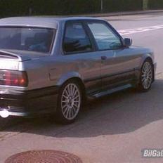 BMW E30 325iA Magard-BBS
