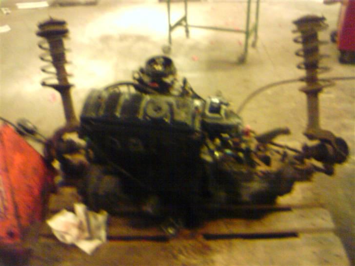 Peugeot 205 Solgt - så nu er den gamle motor ude, og så skal den nye i i løbet af weekenden billede 19