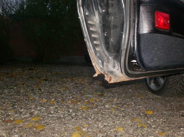 Toyota Celica 1,6 GT  SOLGT - Skal vidst ha´ fundet en ny dør? Skriv hvis du har en dør til Venstre for billede 14