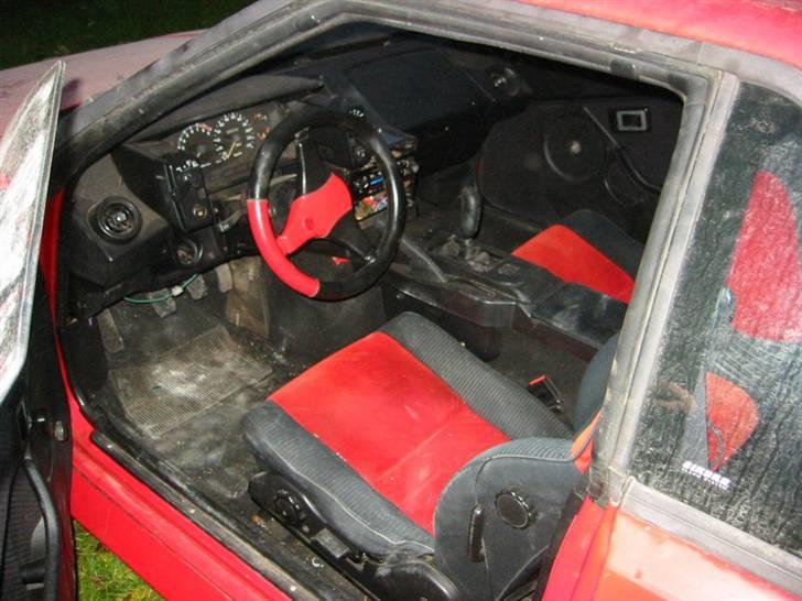 Toyota Mr2 - Aw11 "Solgt" - Kabinen i forbavsende god stand, ikke ødelagt med huller og højtalere. billede 8