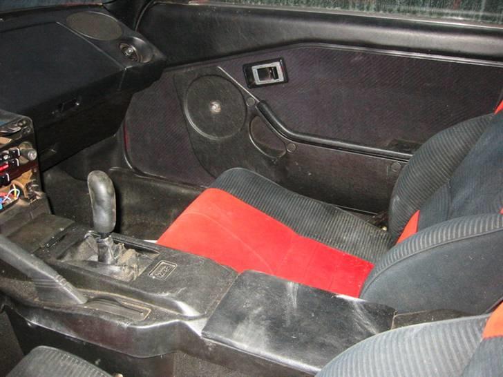 Toyota Mr2 - Aw11 "Solgt" - Kabinen i forbavsende god stand, ikke ødelagt med huller og højtalere. billede 10