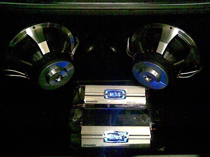 Mitsubishi Galant *SOLGT* - Svært at se, men det er anlæg opbyningen bag i bilen. billede 6