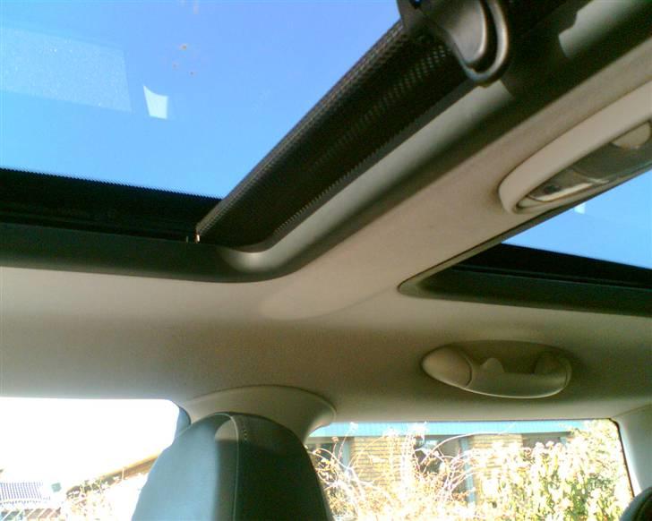 Mini Cooper - kig i loftet indefra førerplads billede 9