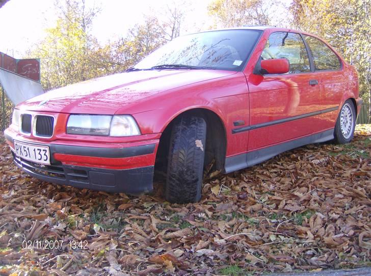 BMW 316 i compact " SOLGT" - hehe den klare os at komme op og ned af store bakker (-: billede 11