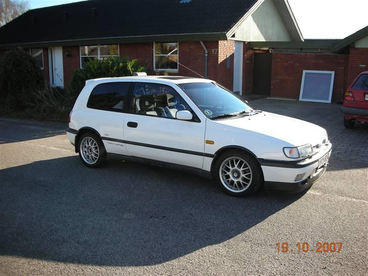 Nissan Sunny N14 GTI *solgt* ;o( - Eneste billede med aluerne på desværre billede 1