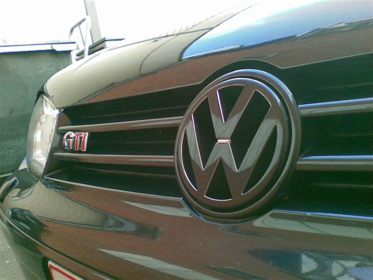 VW Golf 4 GTi 1.8 Turbo - Sort logo med crome kant (Home made) billede 5