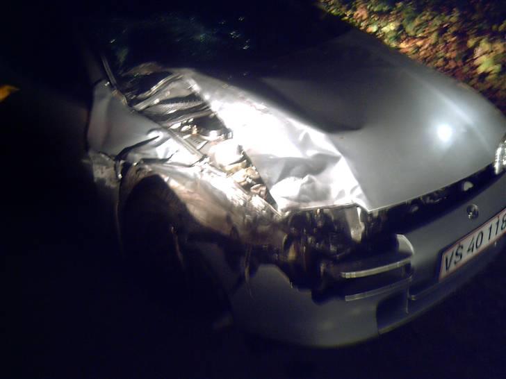 Mazda 323 F - Smadret :'( billede 18