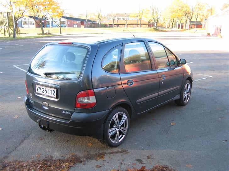 Renault Scenic - Ja selvfølgelig er der jydekrog på... billede 2