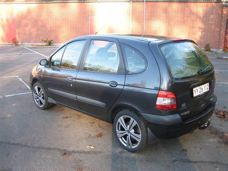 Renault Scenic - Ja der mangler lige en hækspoiler billede 3