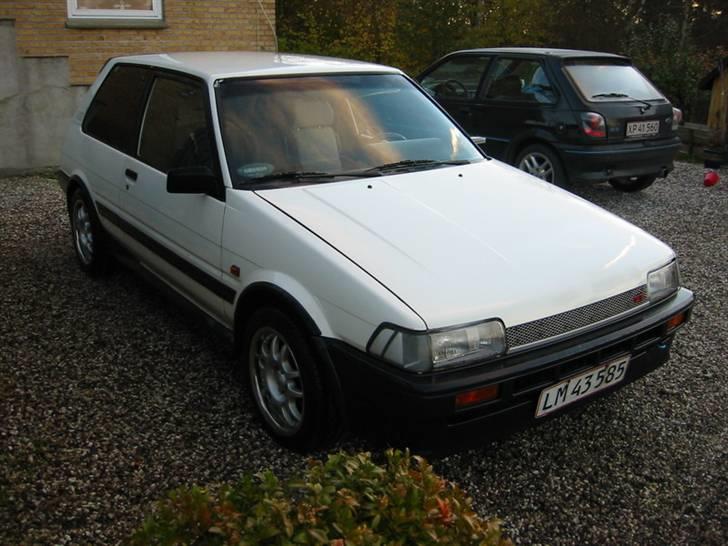 Toyota Corolla GT "Solgt" - En dejlig gammel Gt´er, ja og farven er fra 1985 som resten af bilen :-o billede 2