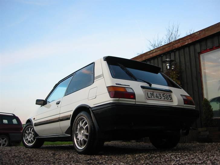 Toyota Corolla GT "Solgt" - En dejlig gammel Gt´er, ja og farven er fra 1985 som resten af bilen :-o billede 6