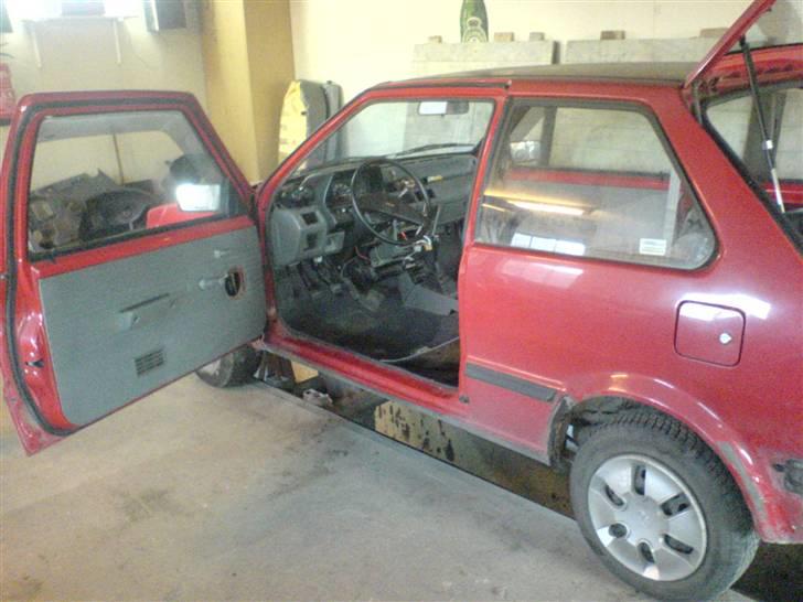 Nissan Micra k 10 Projekt solgt! - jah lige et billede unden noget indei rigtigt. billede 2