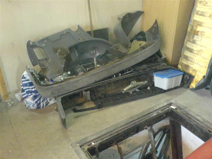 Nissan Micra k 10 Projekt solgt! - altså for at kunne lave resten så måtte det jo ud igen.  billede 9