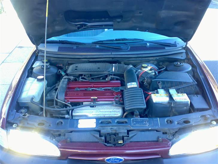 Ford Mondeo 1,8i CLX *SOLGT* - 5 min og så var den i.... og det liver virkelig op.... billede 16