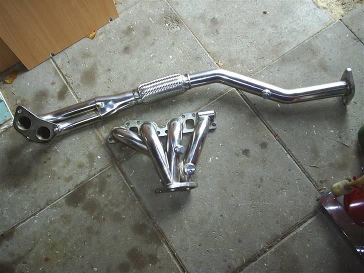 Nissan Primera 2,0 SLX (solgt) - Banan manifolden som skal monteres til foråret billede 7