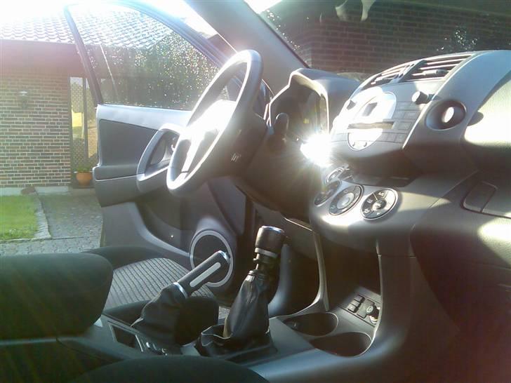 Toyota   RAV4 D-CAT - Den fede kabine - rattet er spedielt fedt, men overvejer TTE rat billede 7