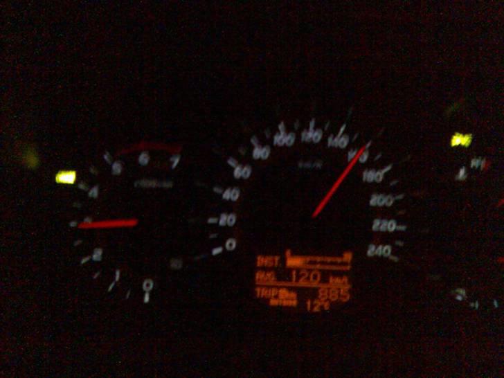 Toyota   RAV4 D-CAT - En lille tur på en lukket bane i Tyskland - i 6. gear tager den 3.000 rpm ved den fart! billede 12