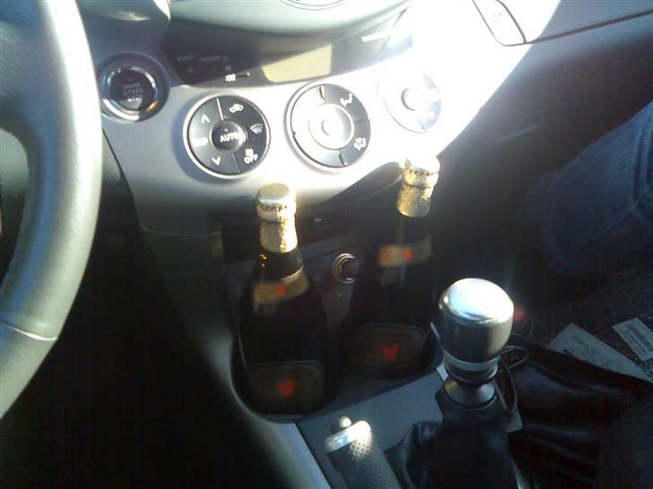 Toyota   RAV4 D-CAT - To store Hancock - det hører sig til når man kører 4x4 billede 13