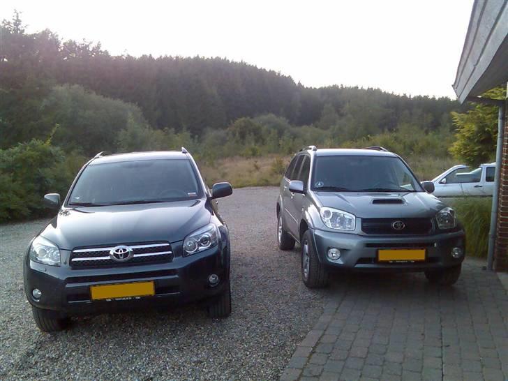 Toyota   RAV4 D-CAT - Ny og gammel model ved siden af hinanden (Gammel model er min fars) billede 15