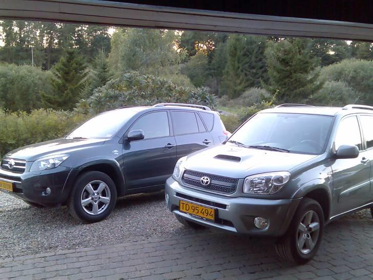 Toyota   RAV4 D-CAT - Ny model bagerst - gammel model med flot hjelm forrest... billede 16