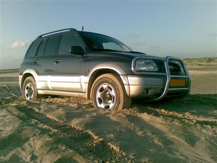 Suzuki grand vitara2,0 TD SOLGT - Så står man lige og venter på en unimog på rømø i sommers billede 14