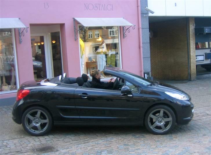 Peugeot 207 CC HDi 16V - SOLGT Maj 2011 - Christinaskatterbasse på tur billede 10