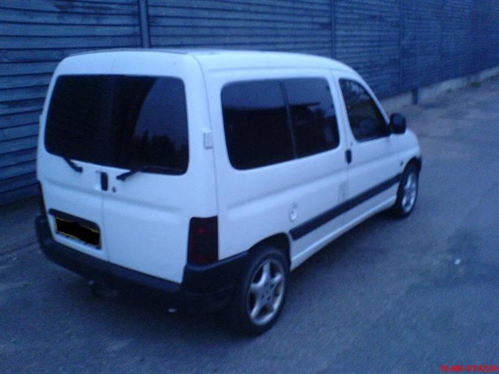 Peugeot Partner. Total skadet billede 14