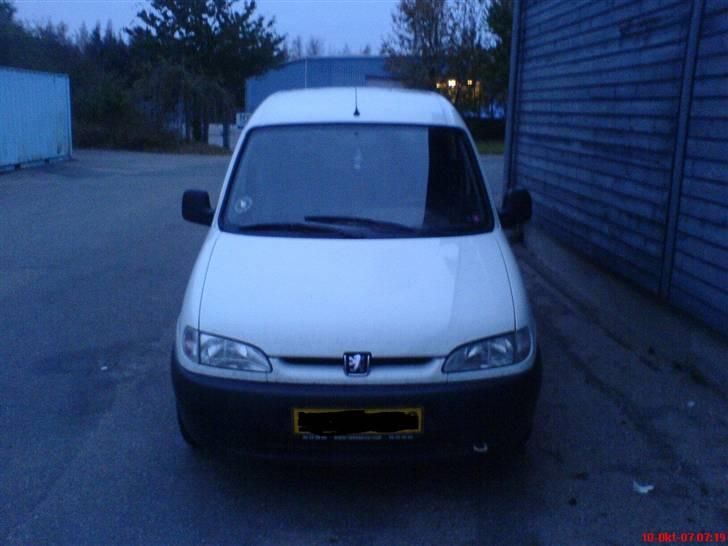 Peugeot Partner. Total skadet billede 15