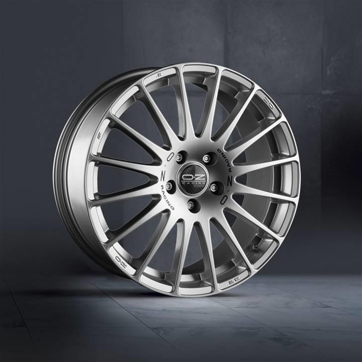 Hyundai Sonata CRDI GLS Motor DØD RIP - 18X8 OZ Superturismo GT Finish: Race silver med bogstaver i farven Silver Tuner. Navkapsel i carbon.Gad vide hvor længe de holder til konen.... billede 18