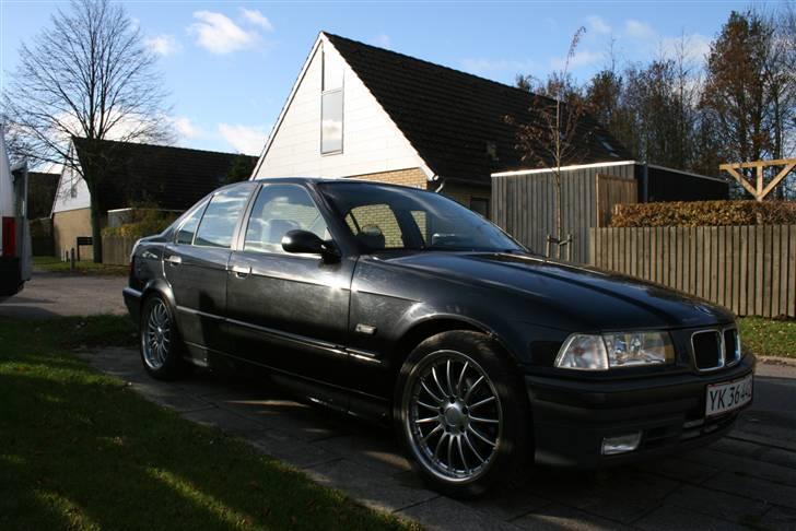 BMW 325 td billede 2