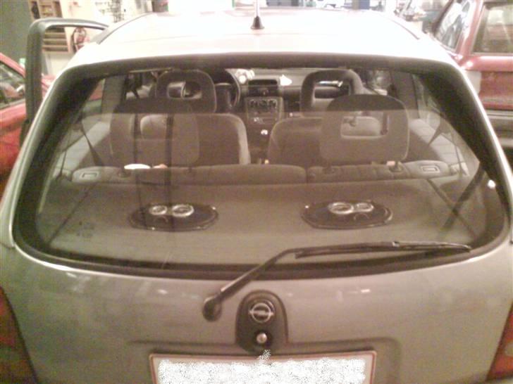 Opel Corsa SOLGT  - højtaler bag i  billede 7