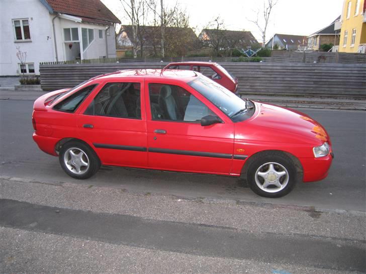 Ford Escort 1,6 CL *SOLGT* billede 2